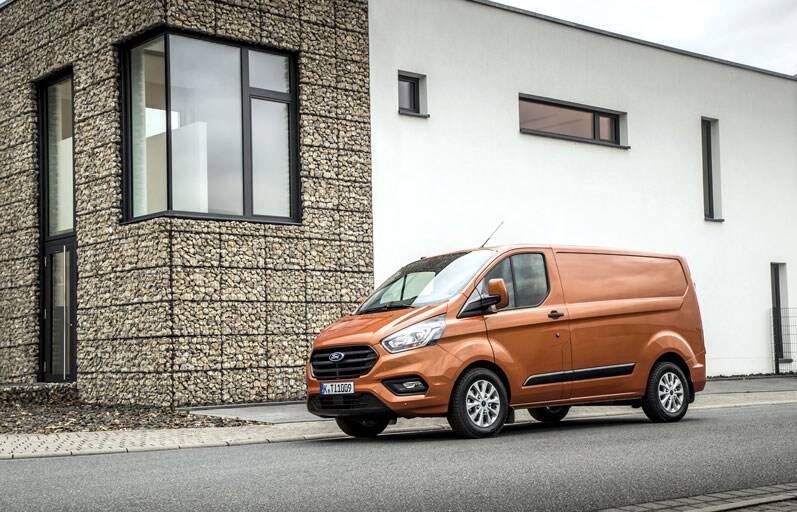 2018
                                                        Ford Transit Custom Arrives: Enhanced Style and Technology with
                                                        AEB and SYNC 3 with Apple CarPlay/Android Auto
                                                        compatibility main image
