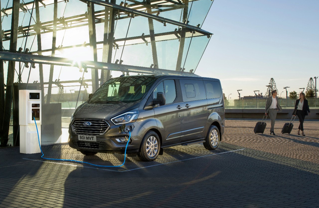 New
                                                        MY2020.5 Transit Custom and Tourneo Plug-InHybrids deliver zero
                                                        emission driving with no rangeanxiety main image